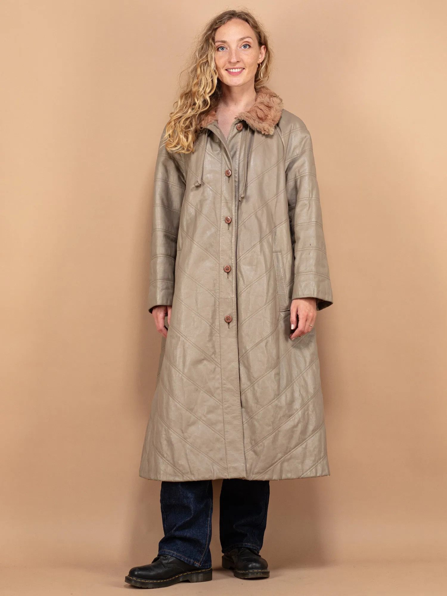 Vintage 70's Women Leather Coat in Beige